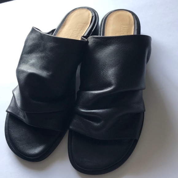 Kupuri Shoes - KUPURI Súper soft and cool slip on sandals 7